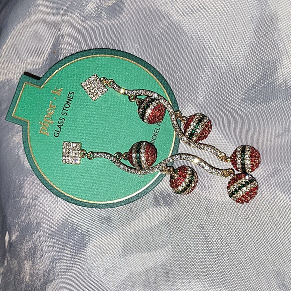 Ornament earrings Brand new gem - Picture 1 of 2